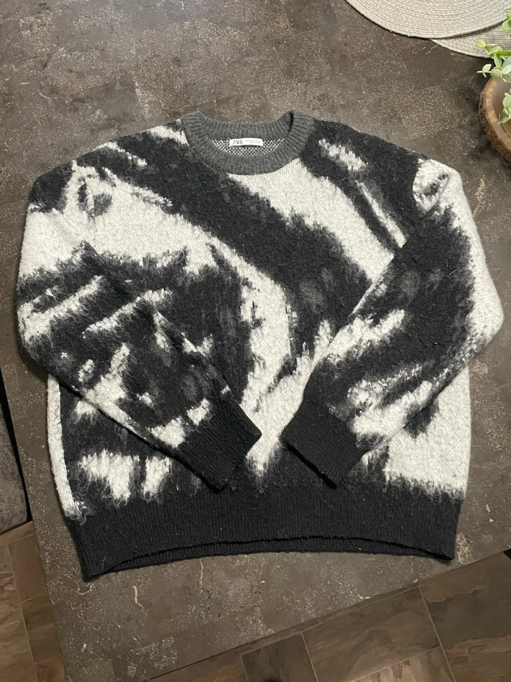 Zara Mens Brushed Textured Abstract Jacquard Sweater - Size M - Picture 1 of 8